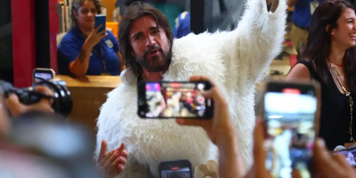 Juanes sorprende a todos disfrazado de oso en el metro, ¡no podrás creerlo!- Últimas noticias Ecuador