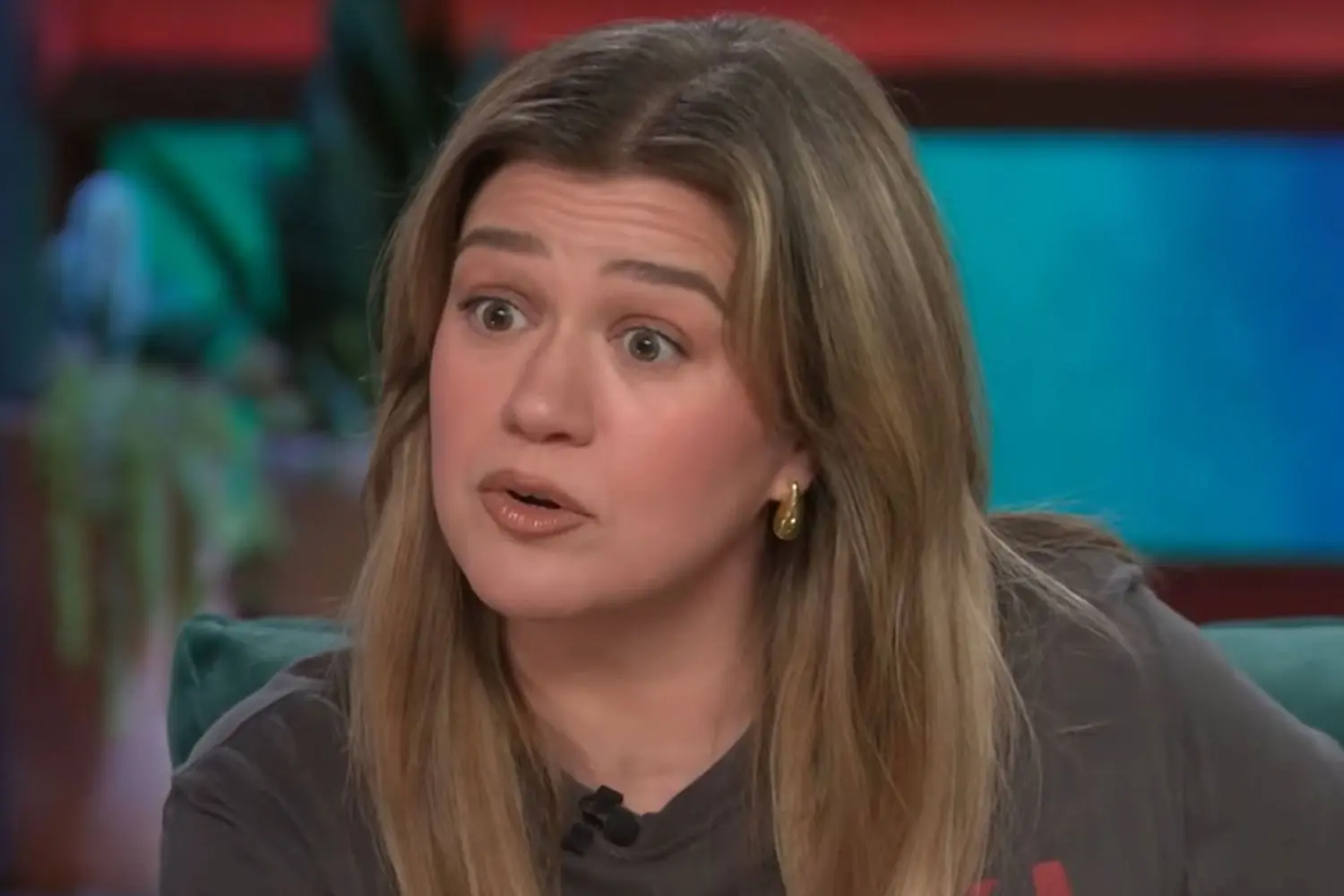 El vergonzoso momento en que Kelly Clarkson sufrió una caída de su vestido en pleno show- Últimas noticias Ecuador