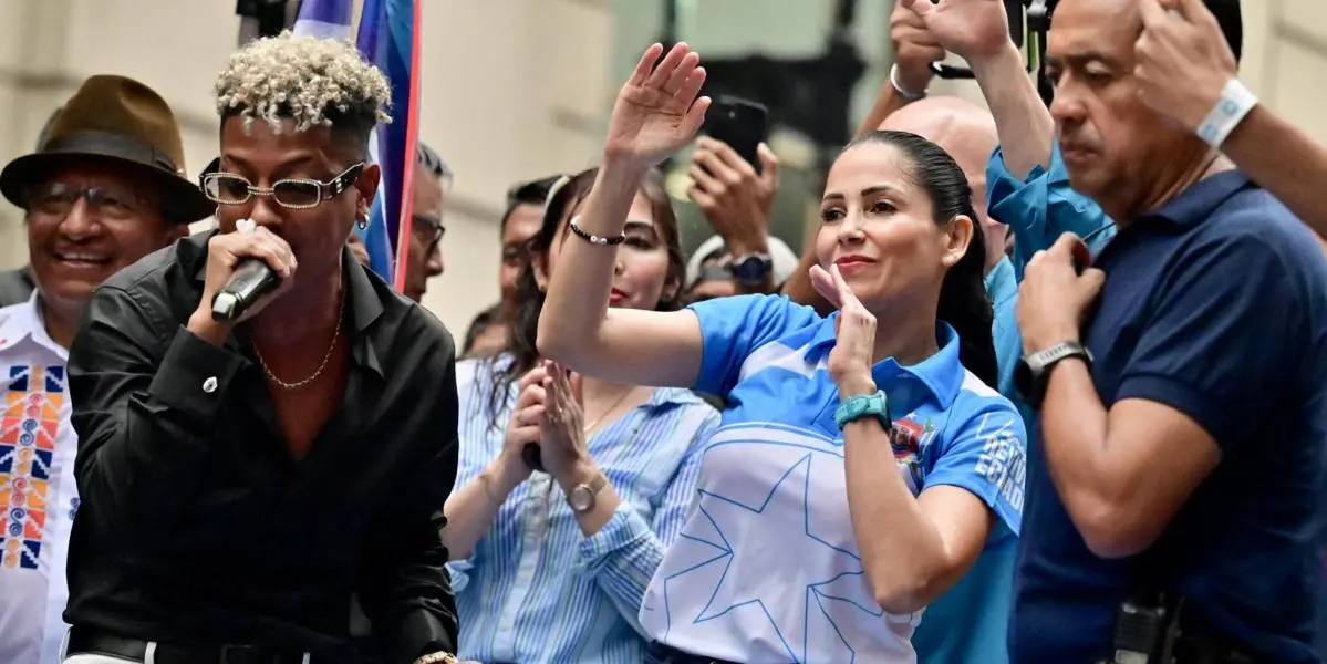 Este famoso cantante se enfrenta a la polémica por su baile con una candidata presidencial- Últimas noticias Ecuador