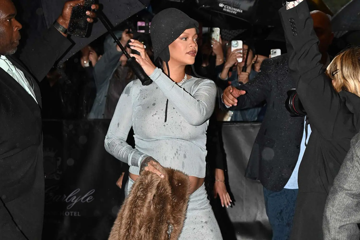 Rihanna sorprende al mundo con el anuncio de su tercer embarazo en el Met Gala 2025- Últimas noticias Ecuador