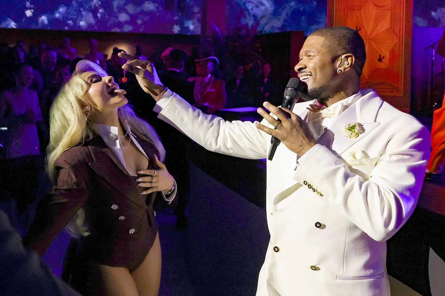 Usher se disculpa con el padre de Sabrina Carpenter por alimentar a su hija en una foto- Últimas noticias Ecuador