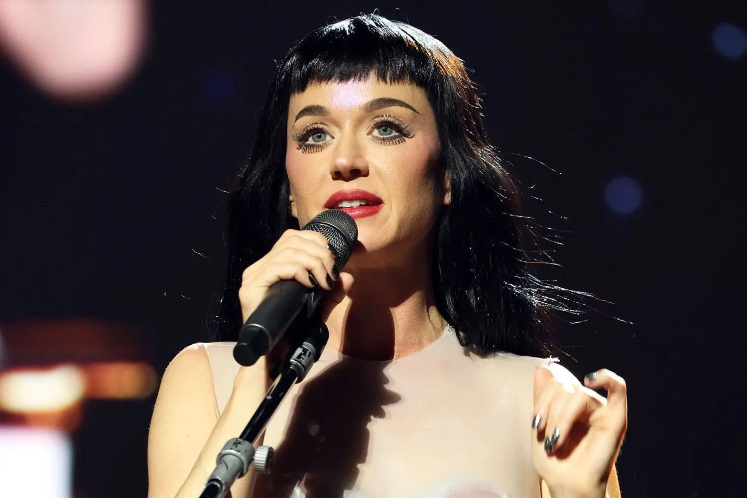 Katy Perry responde a los críticos de su voz y sorprende a todos en el escenario- Últimas noticias Ecuador