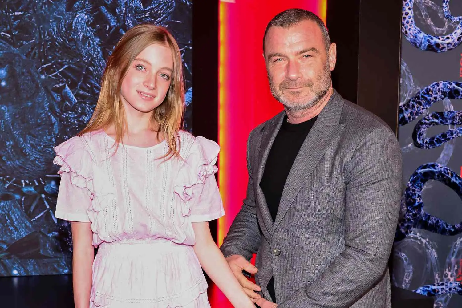 Liev Schreiber revela la historia inspiradora de su hija trans Kai- Últimas noticias Ecuador
