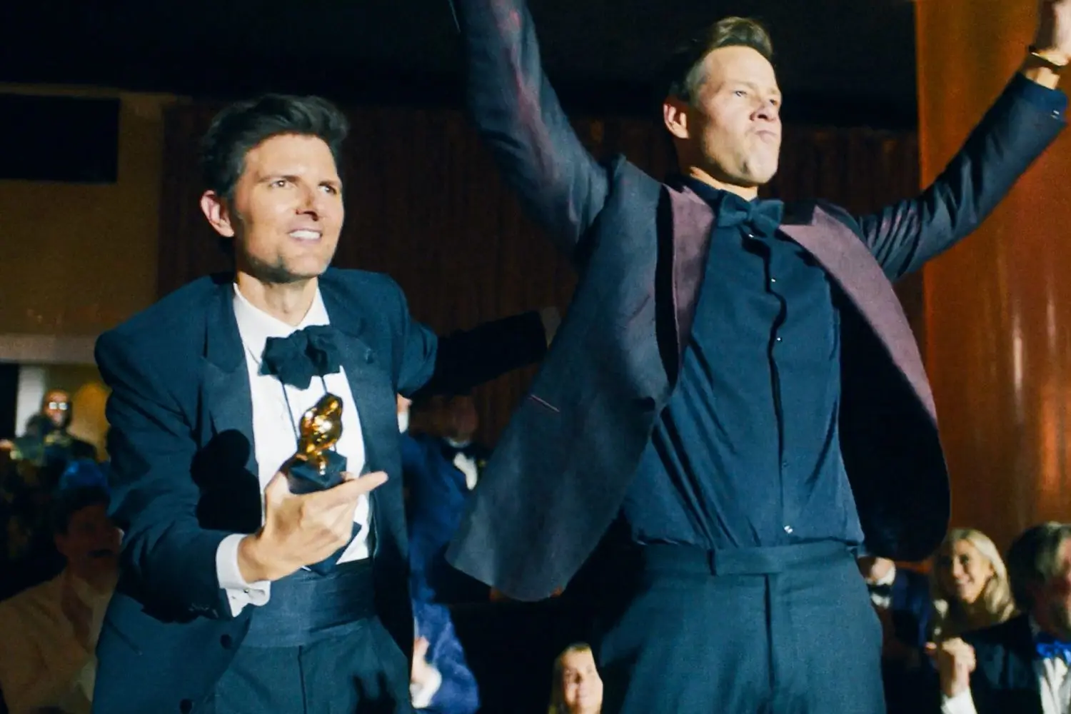 ¡Revelado! Adam Scott e Ike Barinholtz muestran su amistad de hace 24 años- Últimas noticias Ecuador